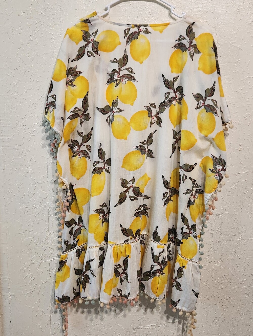 Moon Orchid Lemon Print Pom-Pom Trim Poncho NWOT ONE SIZE - Picture 6 of 10